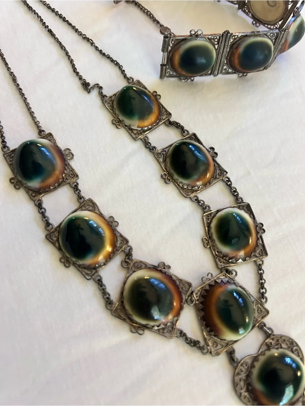 Vintage-Inspired Cats Eye Green Iridescent Glass Necklace & Bracelet Set